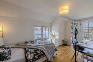 Hochwertig ausgestattete und top gepflegte Doppelhaushälfte mit Garage und eingewachsenen Garten – Die vollständige Adresse der Immobilie erhältst du vom Anbieter., 80995 Feldmoching, München – Vorschaubild 5