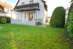 Einfamilienhaus - Altbau - mit schönem Garten in ruhiger Wohnlage von Leonberg-Eltingen – Die vollständige Adresse der Immobilie erhältst du vom Anbieter., 71229 Leonberg – Vorschaubild 1