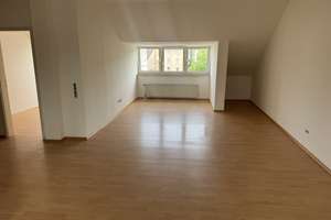 Nette Dachgeschosswohnung im dritten Stock mit Tageslichtwannenbad in Leverkusen Manfort – Kunstfeldstrasse 4, 51377 Manfort, Leverkusen – Vorschaubild 2