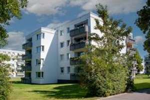 Stilvoll wohnen im Grünen mit Einbauküche und Designboden – Graf-Bernadotte-Weg 5, 38444 Detmerode, Wolfsburg – Vorschaubild 1