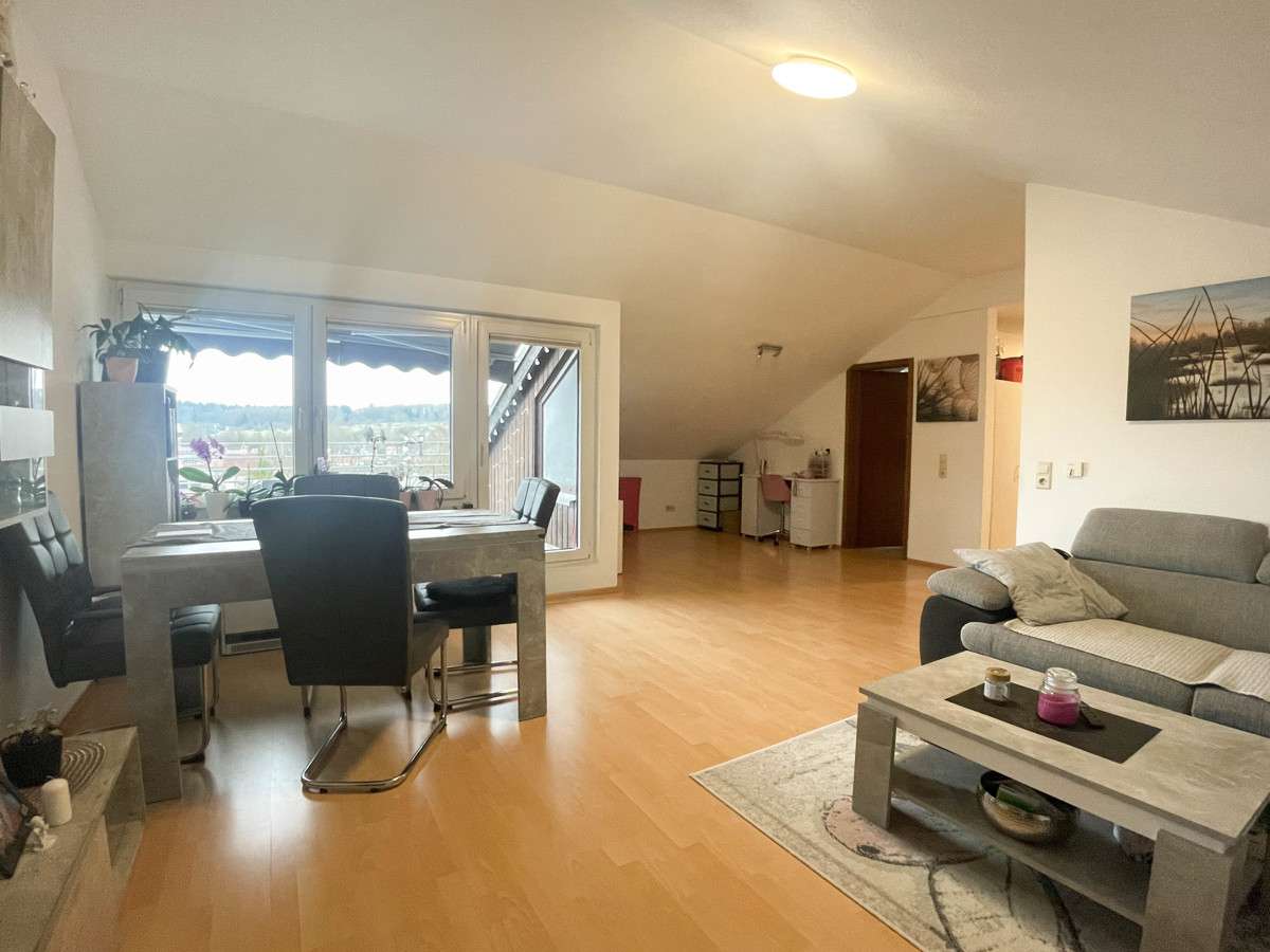 Immobilie in Riederich - Attraktive 2,5-Zimmer Wohnung mit Dachterrasse und Weitblick in Riederich - Bild 1