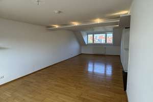 Wohnen über den Dächern - Teilmöblierte Maisonettewohnung mit Skyline-Blick – 60528 Niederrad, Frankfurt am Main – Vorschaubild 8