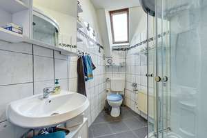zentrale, große 4 Zimmerwohnung über 2 Etagen in Solingen – Bismarckstraße 16, 42659 Solingen-Mitte, Solingen – Vorschaubild 3