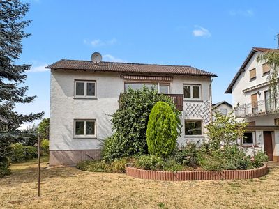 Attraktives Zweifamilienhaus mit weiteren Bebauungsmöglichkeiten in Schöneck-Oberdorfelden