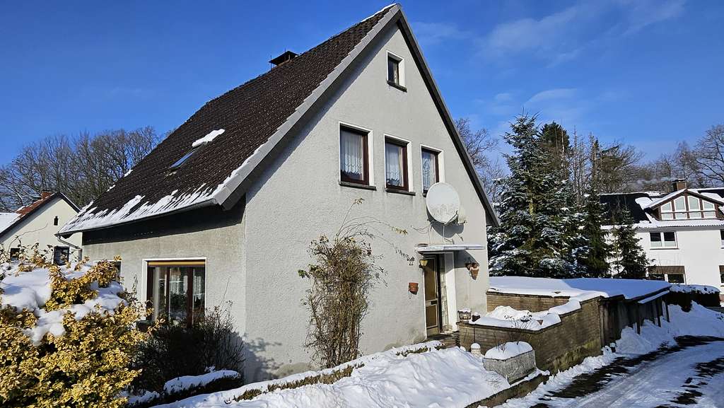 Immobilie in Barntrup - Nur für Kapitalanleger: EFH mit Wohnrecht zum abgezinsten Kaufpreis - Bild 0