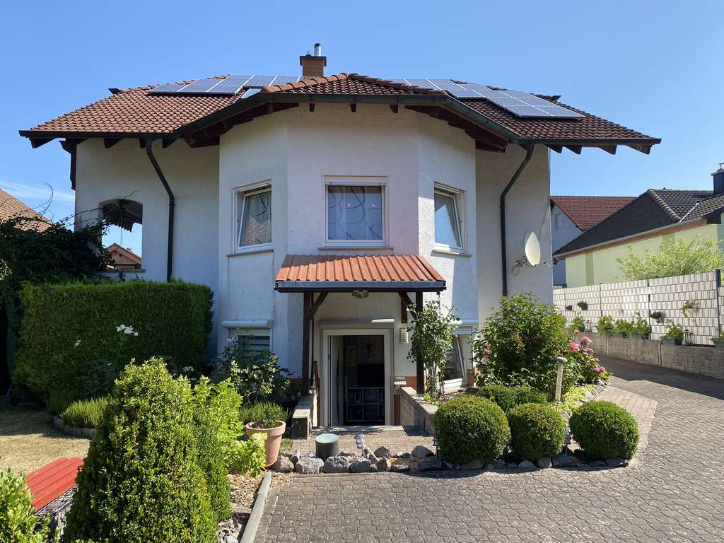 Immobilie in Eppenbrunn - Attraktives Mehrfamilienhaus mit Ferienapartments im Kurort - Bild 1