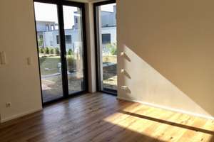 Traumhaftes Wohnen mit Seeblick, Sauna, Kamin, Einbauküche,  niedrige Heizkosten dank Erdwärme – Seeblick 2a, 4442 Zwenkau – Vorschaubild 7