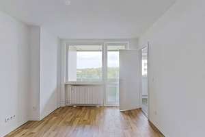 Clever wohnen in Rendsburg: Moderne 1-Zimmer-Wohnung mit Balkon & EBK – Hans-Bredow-Str. 1, 24768 Rendsburg – Vorschaubild 1