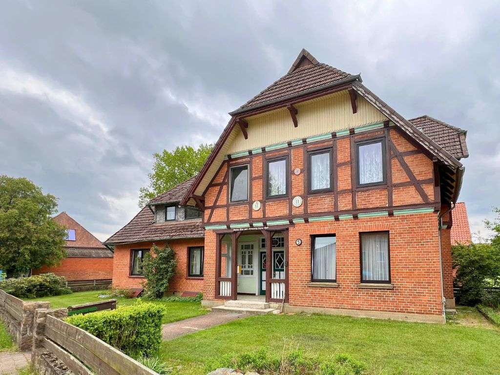 Immobilie in Suderburg - Hösseringen... ehemals bäuerliches Anwesen mit Platz für Generationen - Bild 1