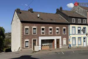 Zweifamilienhaus in Zentrumsnähe 
mit bemerkenswertem großem Grundstück – Aachen (Kreis) – Vorschaubild 1
