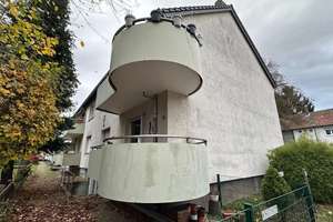 ***BEZUGSFREI*** Wohnung trifft Hausgefühl: 2-Zi mit Balkon & eigenem rd. 100 m² Garten + Stellplatz – Im Brücherfeld 8, 51149 Gremberghoven, Köln – Vorschaubild 2