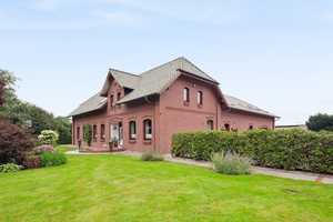 Repräsentatives Anwesen in Alleinlage
------4 Wohneinheiten mit 2 Hallen------ – Steinburg (Kreis) – Vorschaubild 2