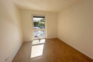 **Familien Willkommen** 4 Zimmer mit Balkon, 2 Bäder und Einbauküche, Parkett, Aufzug – Biklenstraße 10, 70327 Untertürkheim (Ortsteil), Stuttgart – Vorschaubild 12