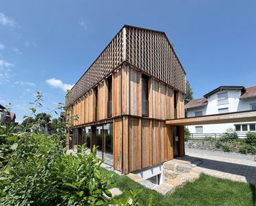 HOLZKIRCHEN - sofort bezugsfertig: Premium-Stadthaus, ein architektonisches und ökologisches Juwel