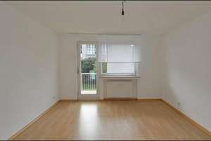 Ruhige 3-Zimmer-Wohnung mit Aufzug, Einbauküche, Gäste-WC und Balkon in Düsseldorf-Stadtmitte – Leopoldstraße 39, 40211 Stadtmitte, Düsseldorf – Vorschaubild 2