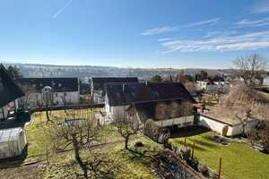 Ebersbach: Wohnen in sonniger, ruhiger Aussichtslage! Geräumige 2-Familien-DHH mit Terrasse, Balkon – Göppingen (Kreis) – Vorschaubild 1