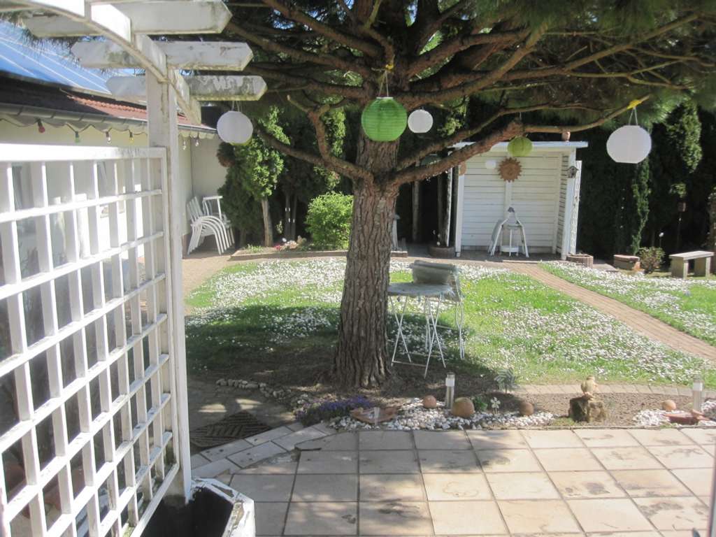 Immobilie in Insheim - Wunderschönes Einfamilienhaus - super Lage - große Garage - Garten mit sommerlicher Atmosphäre - Bild 0