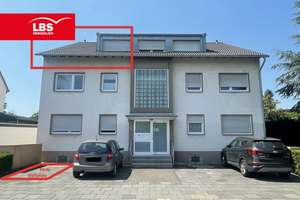 Attraktive Dachgeschosswohnung mit PKW Stellplatz in ruhiger Lage