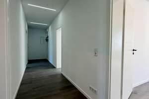 Kernsanierte Drei-Zimmer-Wohnung mit Balkon in attraktiver Innenstadtlage in Schweinfurt – Die vollständige Adresse der Immobilie erhältst du vom Anbieter., 97421 Innenstadt, Schweinfurt – Vorschaubild 4