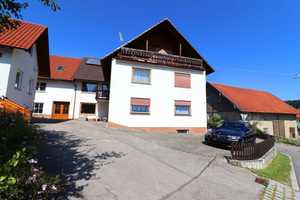 Mehrfamilienhaus mit Einliegerwohnung - Nebengebäude und Werkstatt für gew. Nutzung auf 3.846 qm – Günzburg (Kreis) – Vorschaubild 1