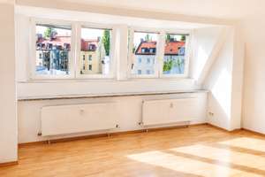 Großzügige und helle, renovierte 2-Zimmer-Dachgeschoß-Wohnung mit Lift in Sendling – Senserstr. 15, 81371 Sendlinger Feld, München – Vorschaubild 4