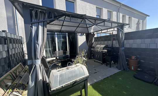 Neuwertiges, grußzügiges RH mit gehobener Ausstattung!!