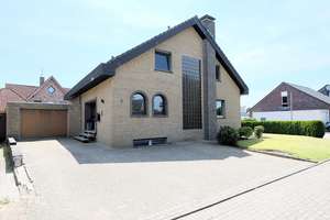 Freistehendes Einfamilienhaus mit Garage, vollunterkellert – Die vollständige Adresse der Immobilie erhältst du vom Anbieter., 47559 Kranenburg – Vorschaubild 1