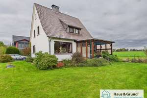 Für Sie! Großzügiges Familienhaus – Die vollständige Adresse der Immobilie erhältst du vom Anbieter., 32479 Hille – Vorschaubild 1