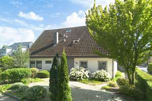 Vermietetes Zweifamilienhaus mit verlässlicher Vermietung – Die vollständige Adresse der Immobilie erhältst du vom Anbieter., 25337 Elmshorn – Vorschaubild 1