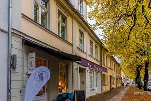 2 Wohn- und Geschäftshäuser nebst Zufahrtsflächen mit Parkplätzen