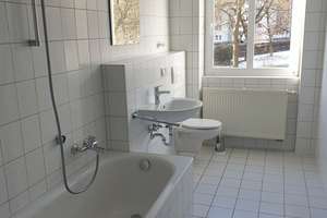 1 ZW mit Küche, Flur, Bad mit Wanne, Keller, renoviert.  – Haugerglacisstraße 8, 97080 Altstadt, Würzburg – Vorschaubild 1