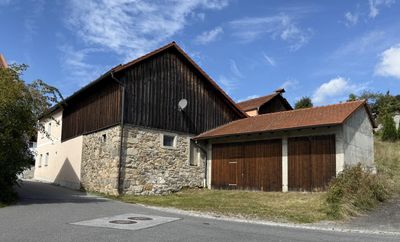 Sanierungsobjekt - Haus mit Halle/Garage/Stellfläche auf kleinem Grundstück - Röhrnbach