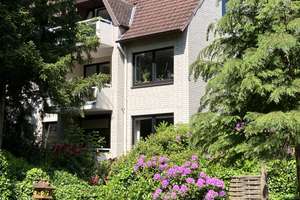 Attraktive, sonnige 2-Zimmer-Wohnung mit ausgebautem Dachgeschoss in Schwachhausen