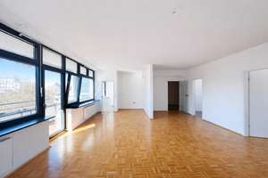 Top renovierte 3,5-Zimmer-Wohnung mit Aufzug, hochwertiger Ausstattung und Weitblick über die Stadt!
