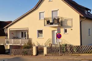 Geräumiges 2-Familien-Haus mit Garagen in Maxhütte-Haidhof,  Einzugsgebiet Regensburg/Schwandorf – Die vollständige Adresse der Immobilie erhältst du vom Anbieter., 93142 Maxhütte-Haidhof – Vorschaubild 1
