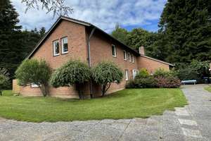 Helle 4,5 Zimmer Dachgeschosswohnung im Grünen