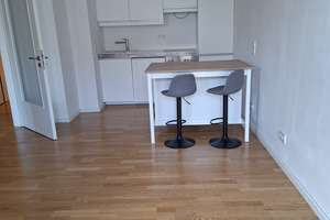 2 Zimmer Wohnung mit Einbauküche und Erker, teilmöbliert – Chausseestr.  122, 10115 Mitte (Ortsteil), Berlin – Vorschaubild 2
