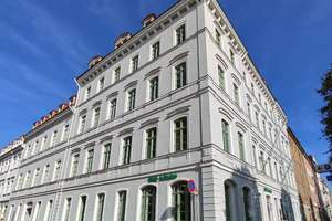 Schicke Dachgeschosswohnung in begehrter Wohnlage
