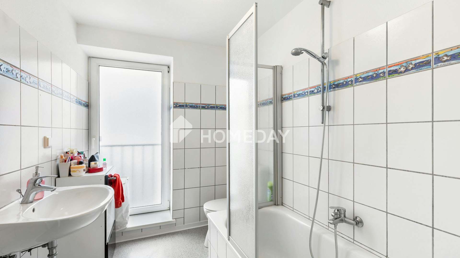 Immobilie in Bad Gandersheim - Charmantes 4-Familienhaus in ruhiger Hanglage – Solide Kapitalanlage mit 4 Garagen & 2 Stellplätzen - Bild 0