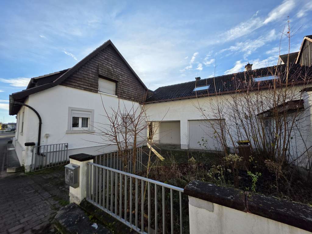 Immobilie in Ötigheim - +++ 2 vermietete, renovierungsbedürftige Häuser auf einem Grdst. + ruhige Lage von Ötigheim +++ - Bild 0