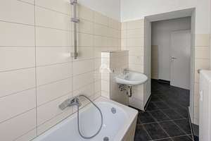 RUHIG GELEGENE, HELLE UND KLASSISCH SCHÖNE ALTBAUWOHNUNG MIT TOLLEM BLICK! PROVISIONSFREI! – Wilsnacker Straße 63, 10559 Moabit, Berlin – Vorschaubild 12