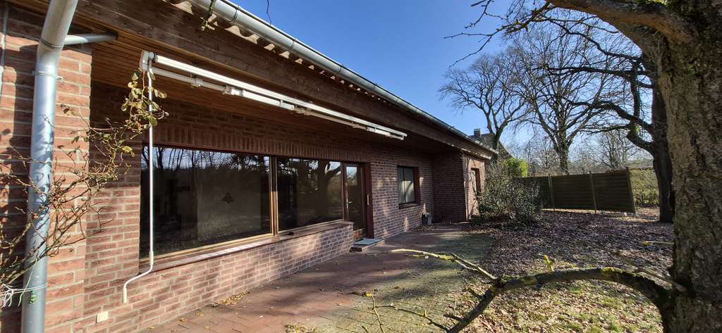 Immobilie in Dannenberg - Geräumiges 1-2 Familienhaus mit PV-Anlage, Fernwärme, großes Grundstück in Feldrandlage - Bild 1