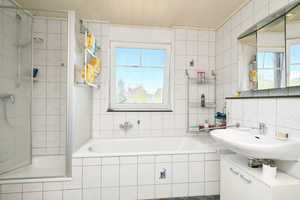 modernes Zweifamilienhaus mit großzügigem Garten – Neuss (Rhein-Kreis) – Vorschaubild 8