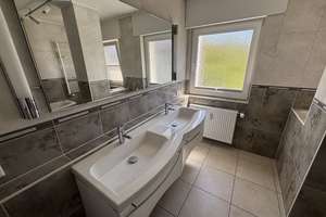 myHome-Immobilien / TRAUM 4 Zi-Wohnung + 2 Balkone, EBK, riesiges Wohnzimmer + Waldrandlage + Garage – Schlesierweg 5, 63150 Heusenstamm – Vorschaubild 9