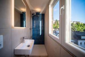 Sanierte Dachgeschosswohnung mit zwei separaten Einheiten und traumhaftem Rheinblick!  – Die vollständige Adresse der Immobilie erhältst du vom Anbieter., 56076 Pfaffendorf, Koblenz – Vorschaubild 2