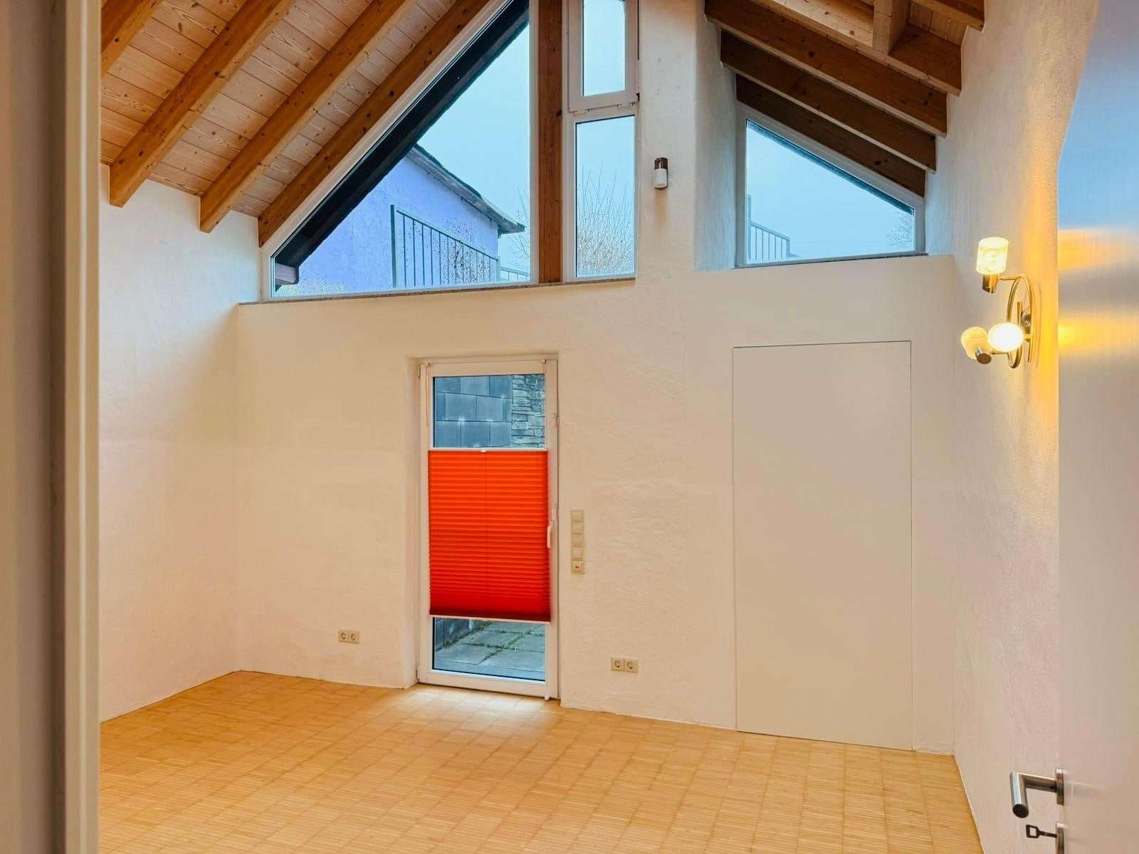 Immobilie in Pillig - Einfamilienhaus mit ELW – Wohnen zwischen Licht, Ruhe und Weite - Bild 4