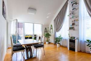 Lichtdurchflutete 4-Zimmer-DG-Wohnung mit Süd-Dachterrasse und neuer Hybrid-Wärmepumpenheizung – Die vollständige Adresse der Immobilie erhältst du vom Anbieter., 81475 Fürstenried-West, München – Vorschaubild 2