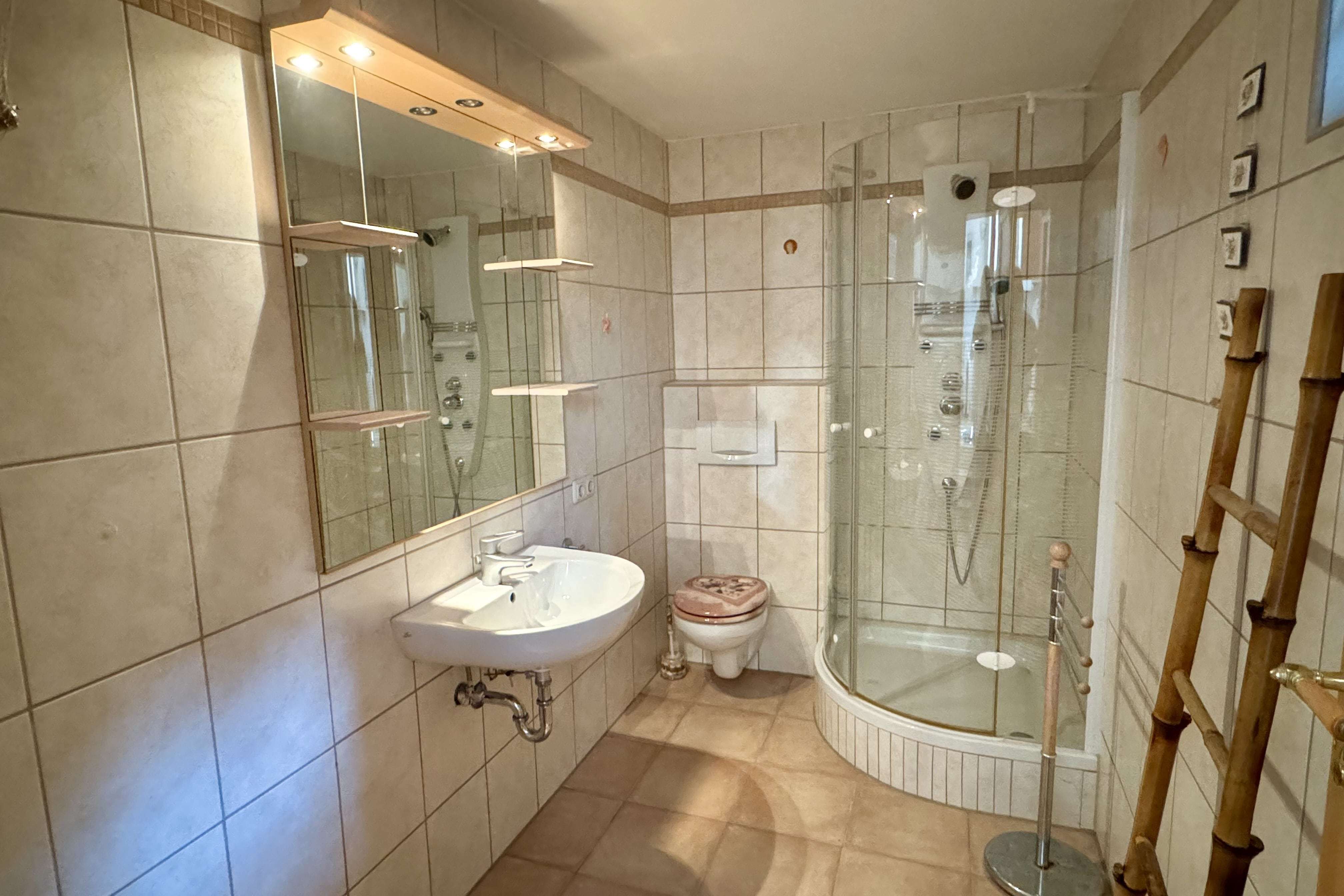 Immobilie in Grabenstätt - Kapitalanlage - Charmante Doppelhaushälfte in Grabenstätt  - Bild 2