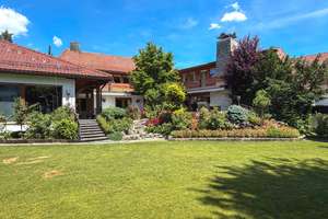 EXKLUSIVES WOHNANWESEN MIT GARTENPARK IN TOPLAGE