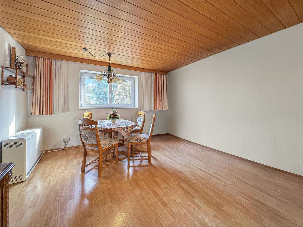 Immobilie in Friedberg - Viel Platz: Doppelhaushälfte mit großem Obstgarten und 2 Garagen - Bild 3